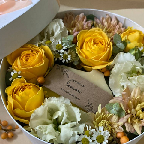 Подарочный набор с цветами и мылом "Yellow" - рис 2.