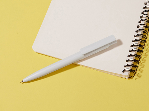 Ручка шариковая Recycled Pet Pen Pro Ocean из океанского пластика, белая - рис 5.