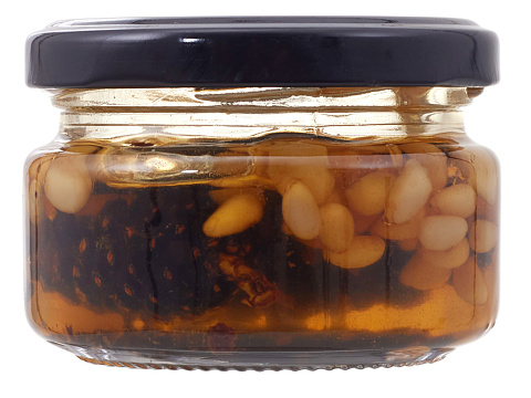 Мед с сосновой шишкой и кедровым орехом 120 гр. - рис 3.